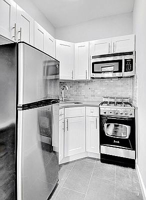 3rd image of 211 Jefferson Ave APT 4F