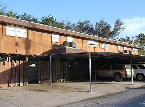 3rd image of 1704 W McIntyre St