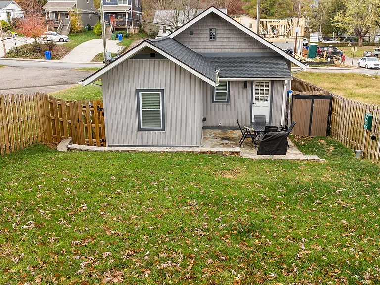 39 Cedar St — Photo 32
