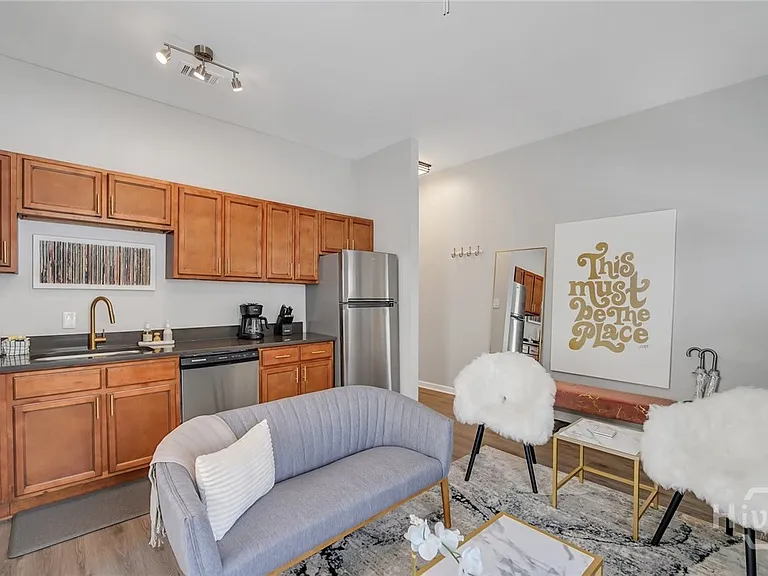 323 W 31st St #2 — Photo 9