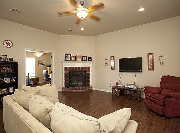 Living room with ceiling fan