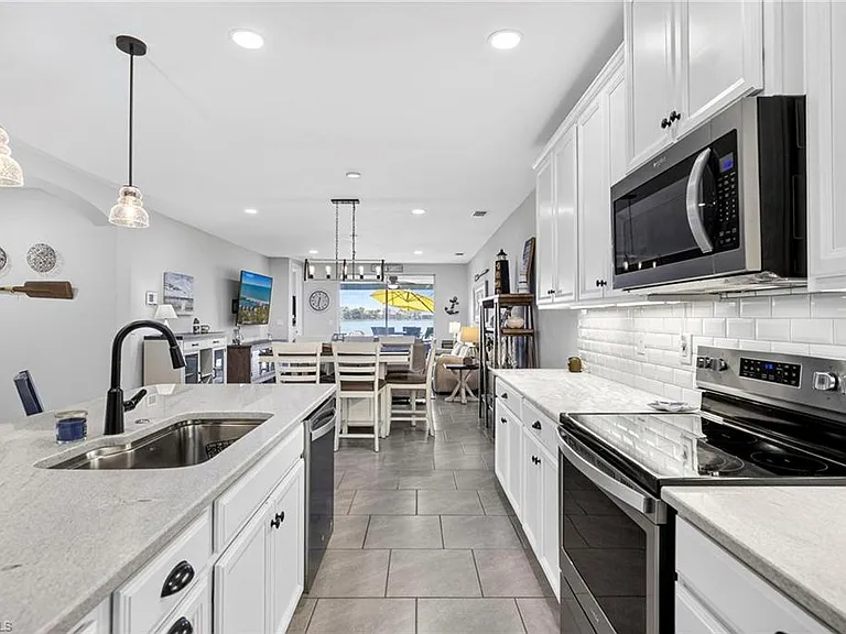 14582 Edgewater Cir — Photo 8