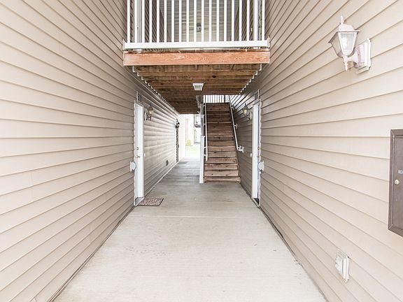 stairs to 2nd floor