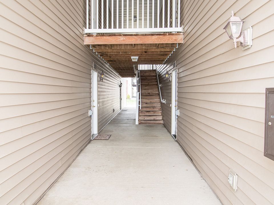 stairs to 2nd floor