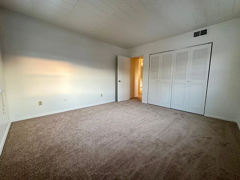 360 Maryland Ave — Photo 93