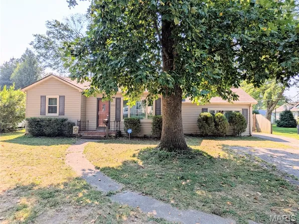 2002 E D St, Belleville, IL 62221