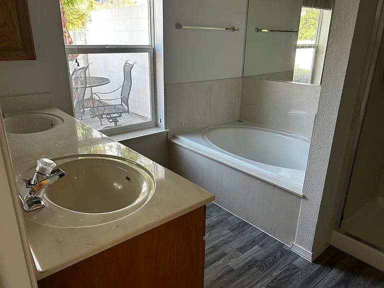 7301 Quail Springs Pl NE — Photo 3