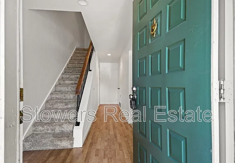 1714 Parkside Dr — Photo 3