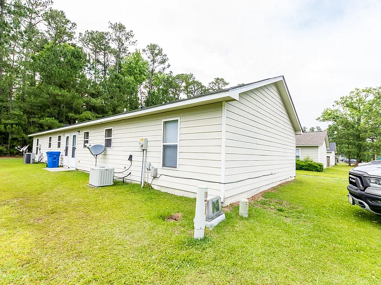 241 Lakewood Dr — Photo 4