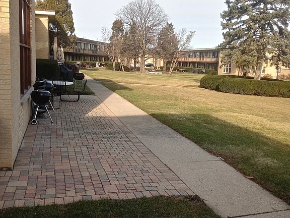 3rd image of 26 King Arthur Ct APT 10
