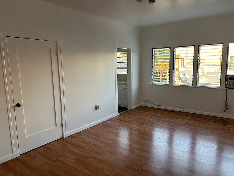 2525 E Broadway #5 — Photo 3