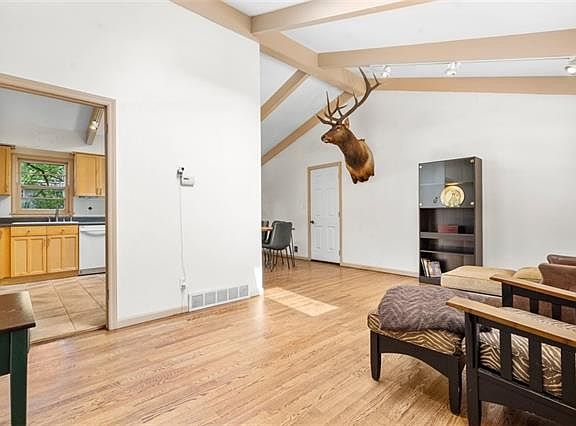 3rd image of 7426 Melrose Ln
