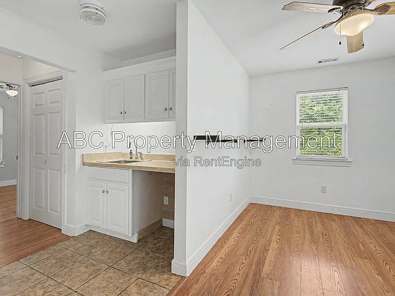 1525 W Deane St — Photo 14