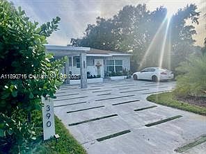 2nd image of 390 NE 165th St