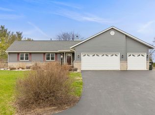 10320 Steeplechase Ln, Spring Grove, IL 60081