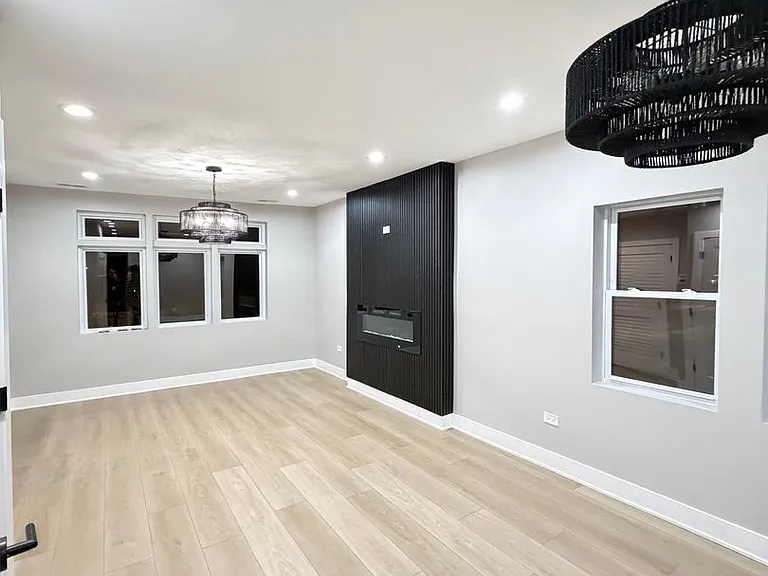 6350 S Saint Lawrence Ave — Photo 11