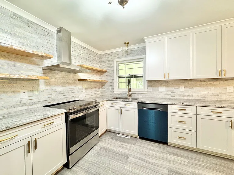 3030 Robin Hood Dr — Photo 8