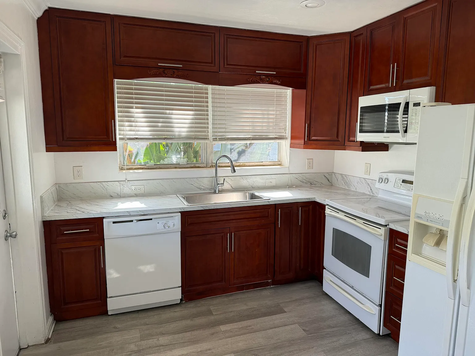 2 bed, 1.0 bath, 901 sqft, $2,100 — Photo 4