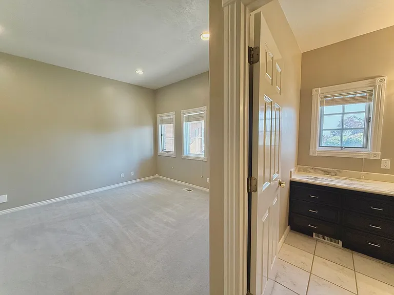 825 N Capitol Blvd — Photo 71