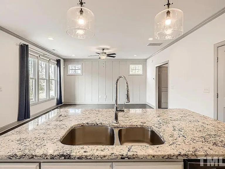 501 Germaine St — Photo 9