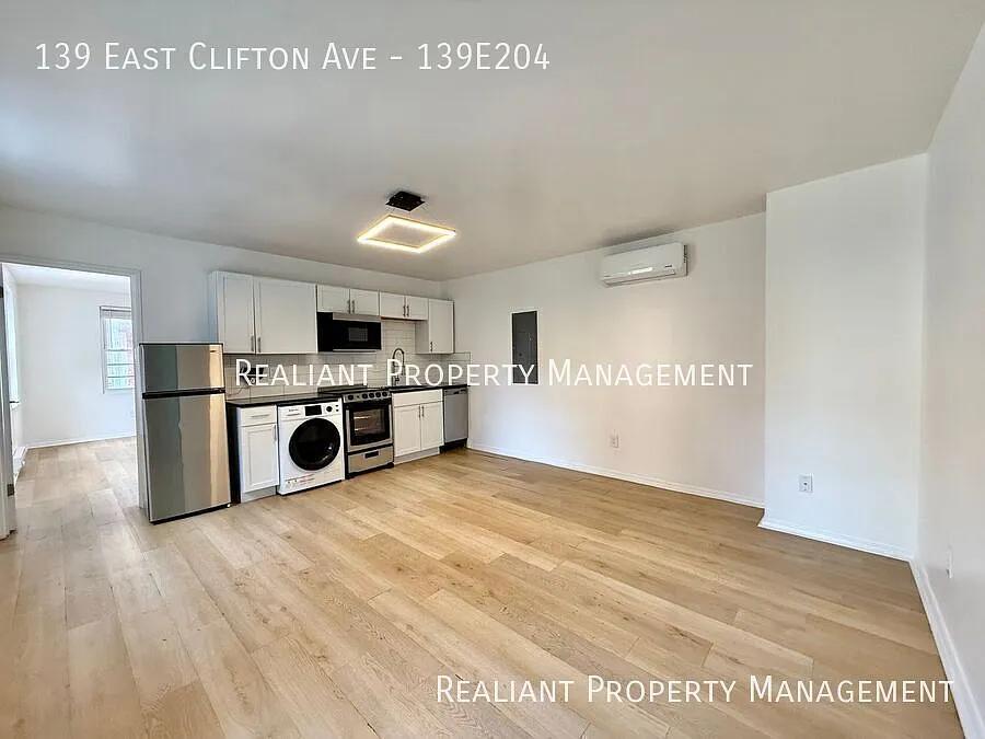 Building Photo - 139 E Clifton Ave #139E204