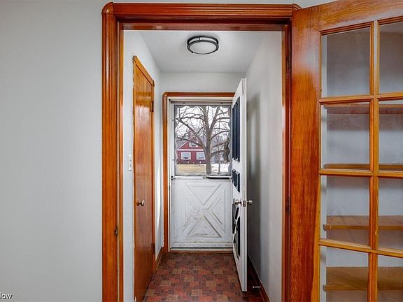 4th image of 6850 Greenleaf Ave