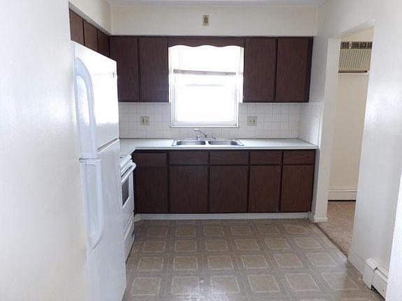 4th image of 991 Patricia Dr APT 1