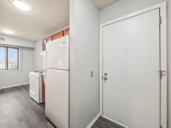 Glenwood Apartments, 23243 E Fifteen Mile Rd #561c73990, Clinton Township, MI 48035