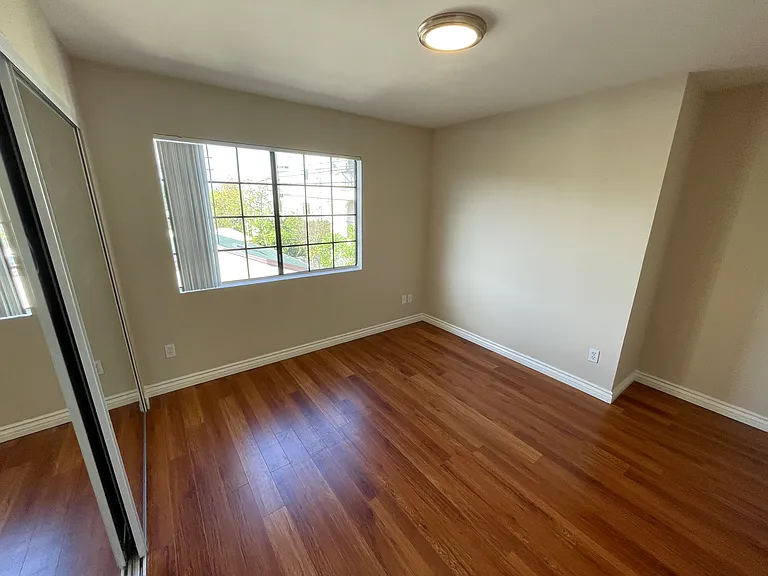 615 W Milford St — Photo 25