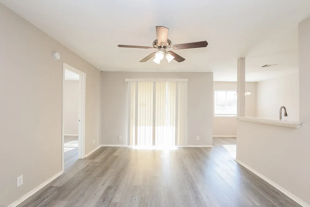 3 bed, 2.0 bath, 1132 sqft, $1,720 — Photo 4