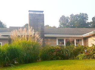 11 Richards Grove Rd, Quaker Hill, CT 06375