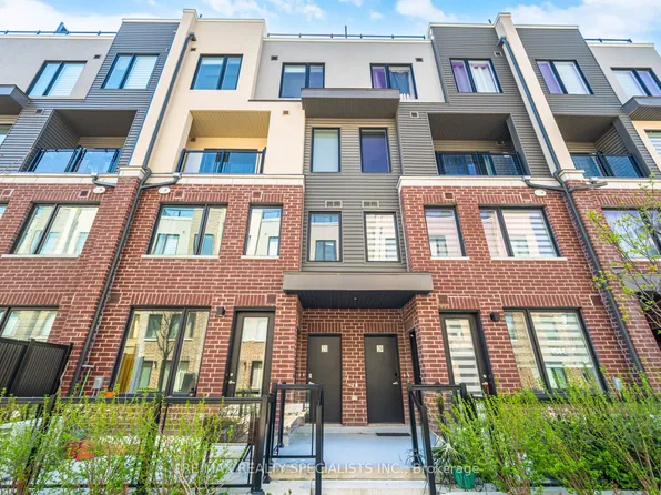 3405 Ridgeway Dr #21, Mississauga, ON L5L 0B9