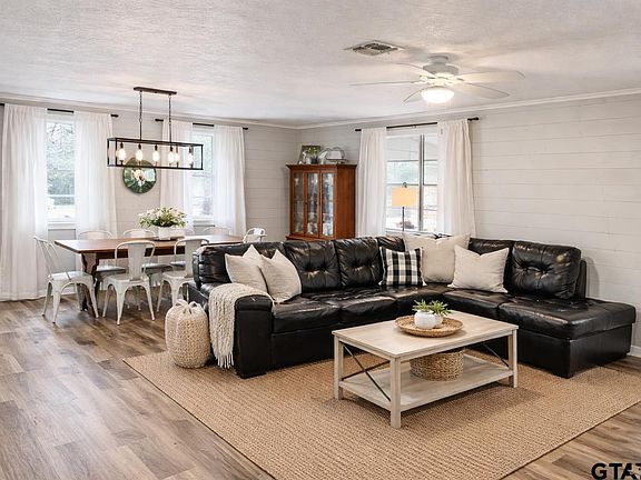 2nd image of 361 Noble St