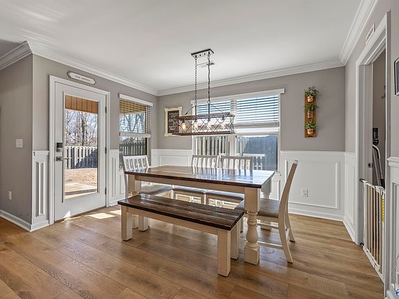 4th image of 361 Willow Bank Cir