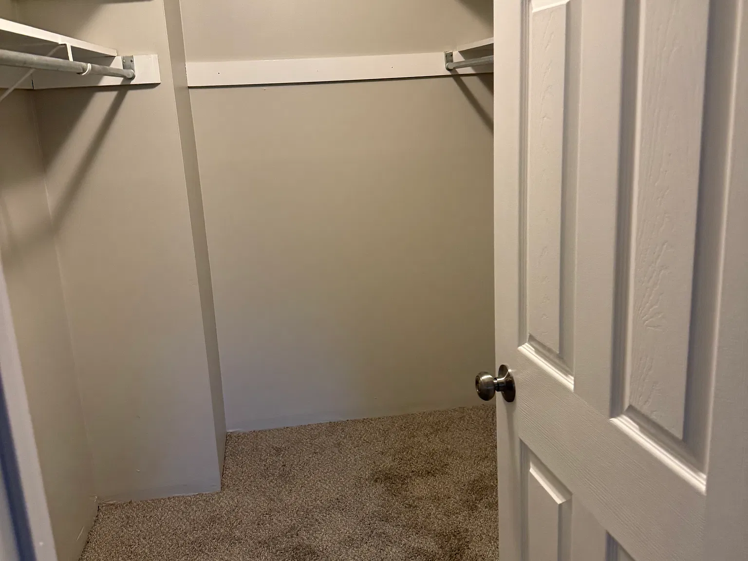 2 bed, 900 sqft, $1,050 — Photo 4