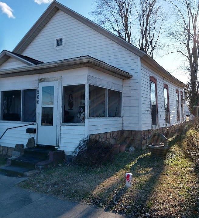 2nd image of 506 W 9th St
