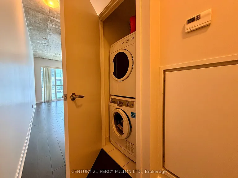 210 Simcoe St #813 — Photo 10