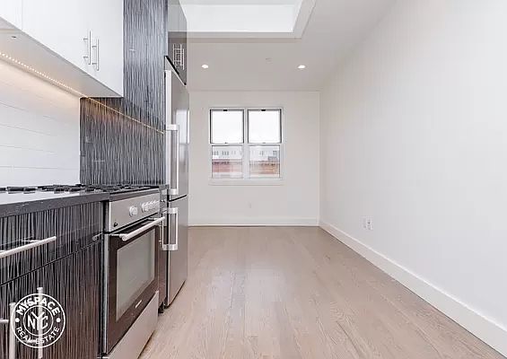 2nd image of 824 Saint Johns Pl #4V