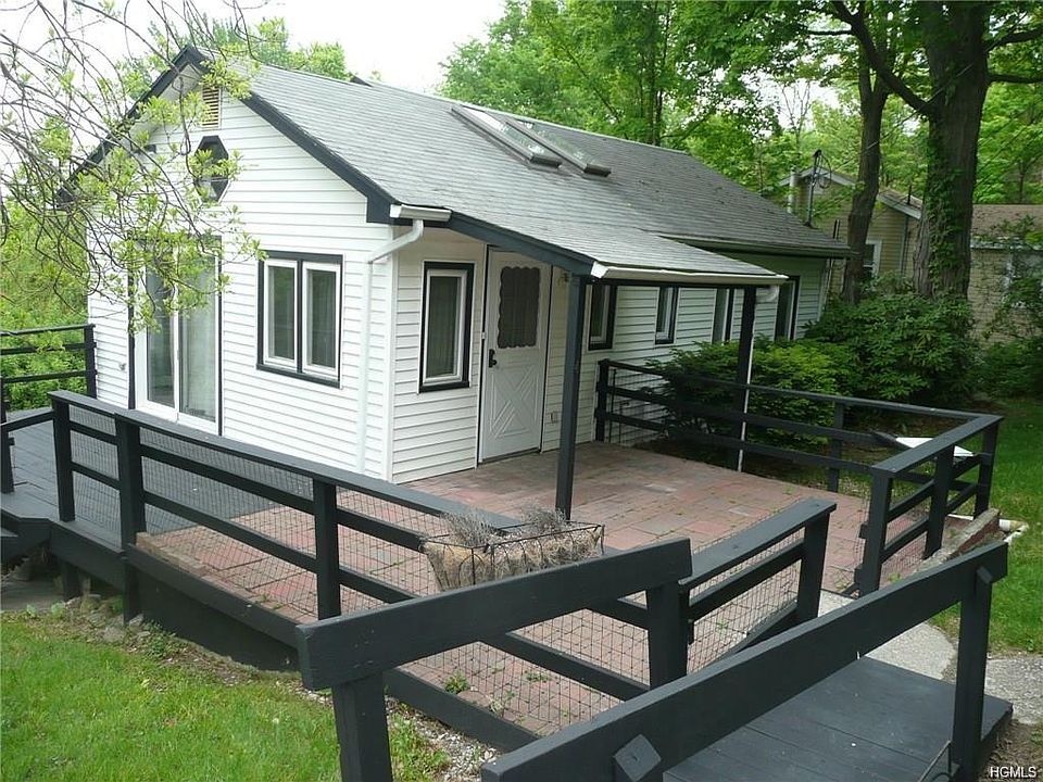 1st image of 4 Crestwood Trl