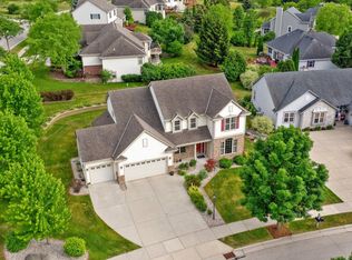 1715 Hunter Rd, Waukesha, WI 53189