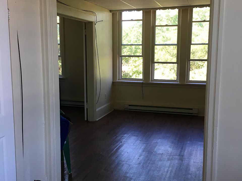 2nd image of 743 W Edwin St