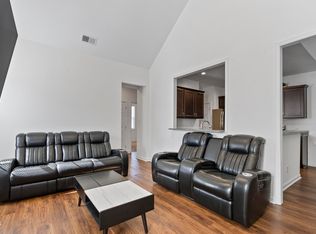 903 Bunting St, Clinton, NC 28328
