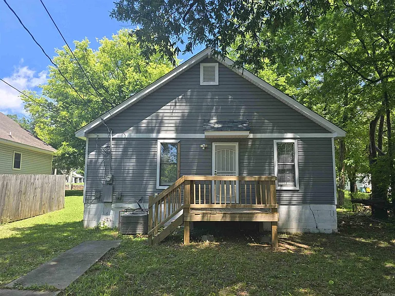 1104 S Park St — Photo 14
