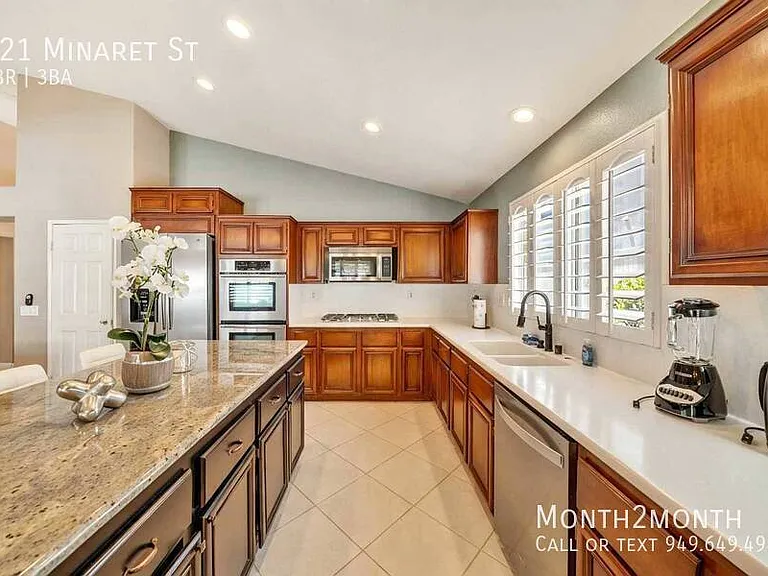 421 Minaret St — Photo 20