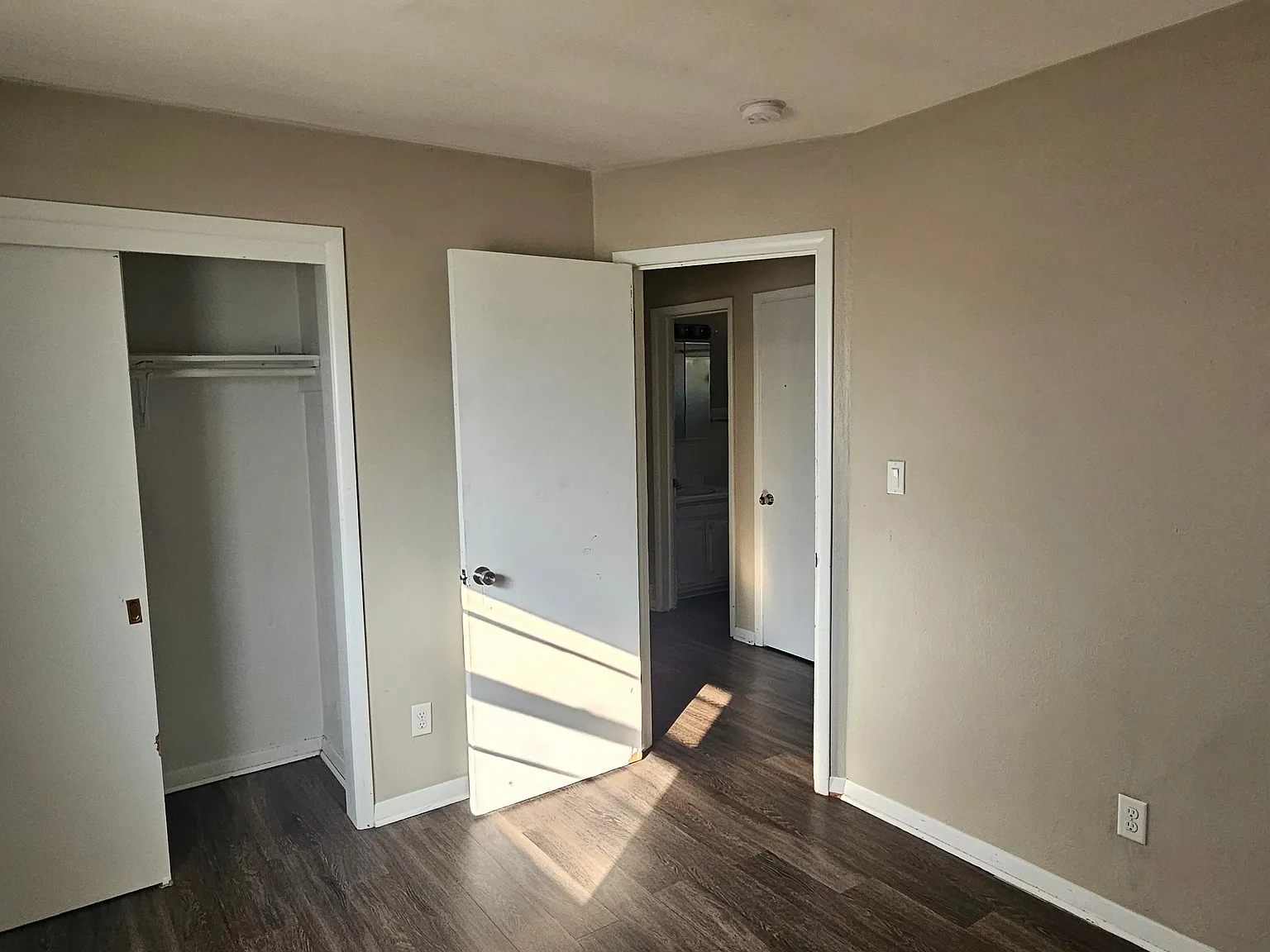 3 bed, 2.0 bath, 864 sqft, $1,300 — Photo 4