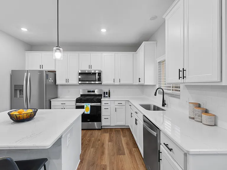 64 Brewster Dr — Photo 7