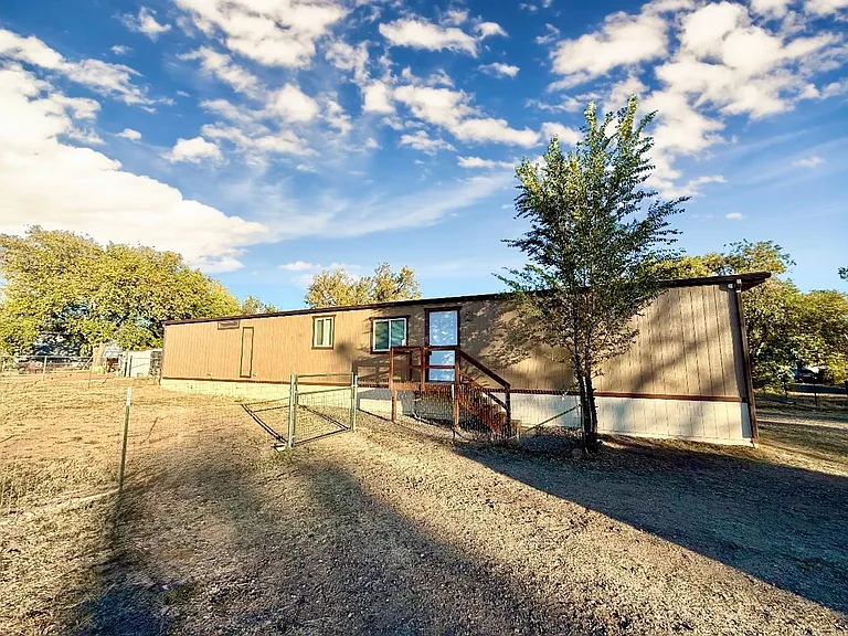 950 Tumbleweed Dr — Photo 1