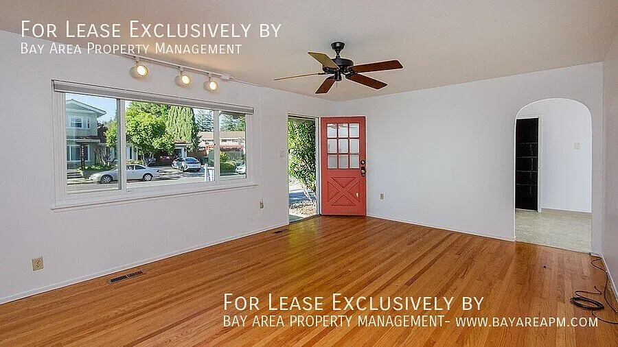 2BD/1BA Charming Updated Duplex w/ Hardwood Floors, A/C & Attached Garage — Photo 4