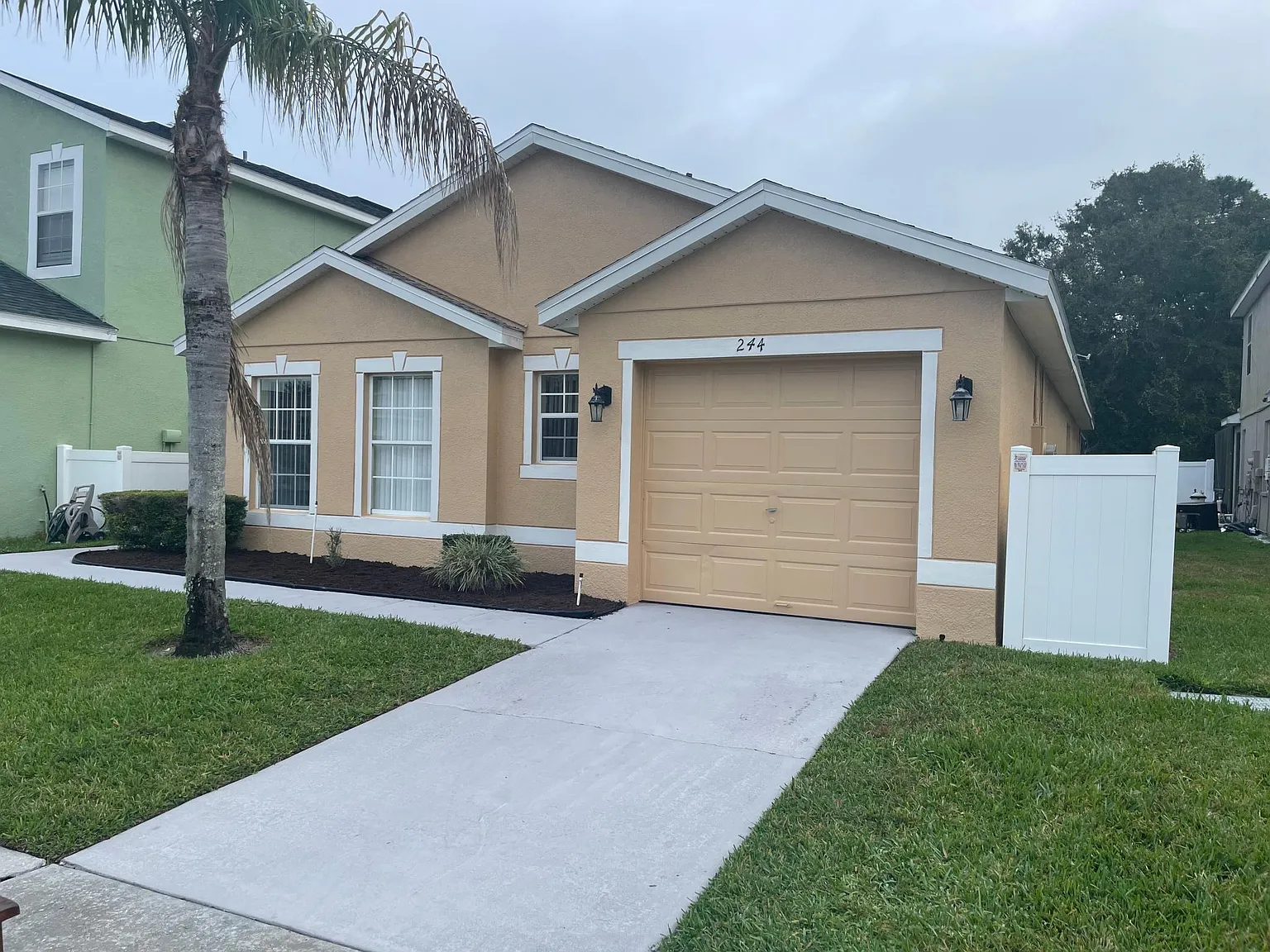 244 Hammock Ct — Photo 2
