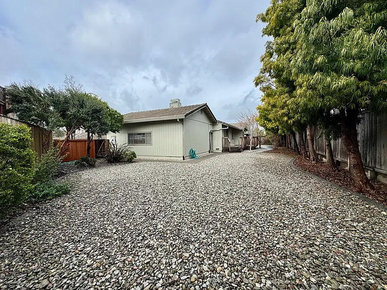 721 William Ct — Photo 24